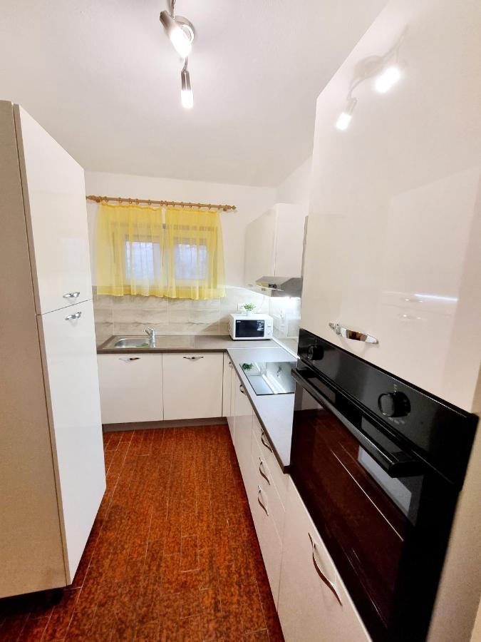 Family Friendly Seaside Apartments Vlasici, Pag - 4319 Exterior foto